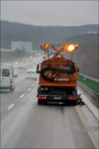 MAN LE18.220  Kehrmaschine Freudenberg  auf der Lennetalbrcke. (10.03.2009)
