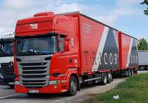 =Scania R 410-Sattelzug von  TRICOR  rastet im Mai 2019 an der A 7