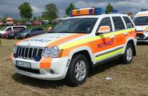 =Jeep Cherokee als Notarztfahrzeug des DRK KV ZOLLERNALB steht auf dem Besucherparkplatz der Rettmobil 2019 in Fulda, 05-2019