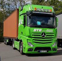 MB Sattelzug von BTB steht im Juni 2019 in Gersfeld