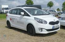 =Kia Carens vom DRK BAD SALZUNGEN, steht auf dem Besucherparkplatz der Rettmobil 2019 in Fulda, 05-2019