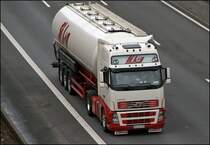 Zwei starke Schweden  k�mpfen  sich die Homert hinauf: Vorweg ein VOLVO FH 520PS Euro5 der SiLog International....
