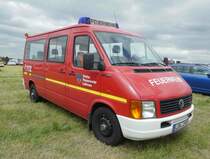 =VW LT TDI der Feuerwehr LAHNAU, steht auf dem Besucherparkplatz der Rettmobil 2019 in Fulda, 05-2019