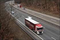 DAF XF95.480(?) P.RHEDY SALZBURG ist bei Ldenscheid unterwegs.  Seit 1975 ist das Unternehmen im europischen Gterverkehr ttig. Heute werden ca. 50 Zugmaschinen der Marke DAF und 100 Auflieger unterschiedlicher Hersteller und Typen eingesetzt. Transportiert wird durch ganz Europa selbst die GUS-Staaten, Nordafrika, Vorderer Orient und die Golf Staaten zhlen als Zielpunkt. Wobei z.B Kuwait doch etwas bertrieben ist, finde ich zumindest,....
