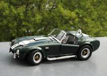 SHELBY COBRA 1964- 427S/C IN 1:18 VON YAT MING(CHINA)
Wunderschönes 1;18-Modell der SHELBY-COBRA in sattem English-Green der
chinesischen Firma YAT MING...am 29.7.2019