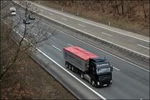 VOLVO FH 440PS(?) von CLAY SERVER  Rohstoff-Highlits f�r die Ziegelindustrie  ist in Richtung S�den unterwegs. (11.03.2009)