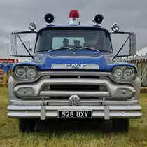 Dieser GMC Apache Autotransporter aus dem Jahr 1950 entstand aus einem Feuerwehrfahrzeug der U.S. Air Force. (Fairford, Juli 2019)