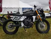 Eine Caballero 500 von Fantic war im Juli 2019 in Fairford zu sehen.