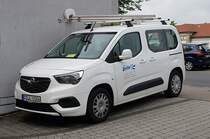 =Opel Combo des Gebäudereinigers LEUTKE steht im Juli 2019 in Hünfeld
