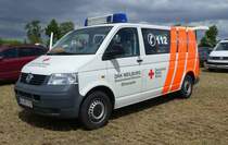 =VW T5 vom DRK WEILBURG, abgestellt auf dem Besucherparkplatz der Rettmobil 2019 in Fulda, 05-2019