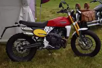 Eine Caballero Scrambler war im Juli 2019 in Fairford zu sehen.