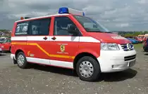 =VW T5 der Feuerwehr NEUSTADT bei Coburg, fotografiert auf dem Besucherparkplatz der Rettmobil 2019 in Fulda, 05-2019