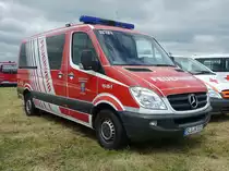 =MB Sprinter der Feuerwehr SCHLÜCHTERN-NIEDERZELL, abgestellt auf dem Besucherparkplatz der Rettmobil 2019 in Fulda, 05-2019