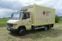 =MB Vario vom DRK, abgestellt auf dem Besucherparkplatz der Rettmobil 2019 in Fulda, 05-2019