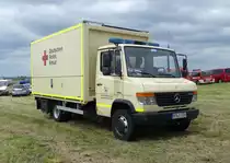 =MB Vario vom DRK, abgestellt auf dem Besucherparkplatz der Rettmobil 2019 in Fulda, 05-2019