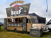 Ein Foodtruck auf Basis eines Fahrzeuges von Chevrolet. (Fairford, Juli 2019)