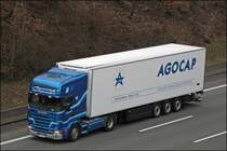 Ein Slowakischer Scania 164L 580 \8/ der D.J. Transport(?) ist fr AGOCAP S.r.l. TRANSPORTI INTERNAZIONALI REFRIGERATI aus Trento unterwegs.