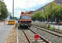 VGF Mercedes Benz Oberleitungswagen am 03.08.19 in Frankfurt am Main von einen Gehweg aus fotografiert