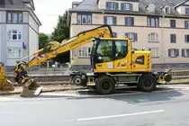 Leonhard Weiss Liebherr 922 Rail am 03.08.19 in Frankfurt am Main von einen Gehweg aus fotografiert