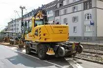 Leonhard Weiss Liebherr 922 Rail am 03.08.19 in Frankfurt am Main von einen Gehweg aus fotografiert