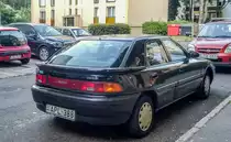 Mazda 323F (Rückansicht), aufgenommen in Pécs (HU), Juli, 2019.