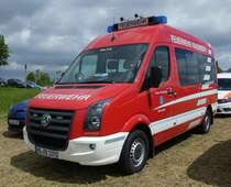 =VW Crafter als MTW der Feuerwehr RAUENBERG, abgestellt auf dem Besucherparkplatz der Rettmobil 2019 in Fulda, 05-2019