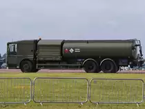 Ein Dennis Eagle Flugzeugbetankungsfahrzeug der Britischen Luftwaffe Anfang Juli 2019 in Fairford.