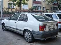 Renault 19 dreitürer, Rückansicht. Foto: Pecs (HU), Juli, 2019.