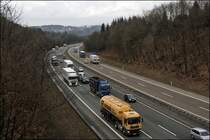 Wirtschaftskriese? Viel Vekehr auf der A45 am Nachmittag des 11.03.2009.