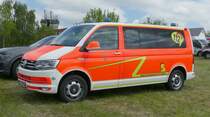 =VW T 6 der Feuerwehr GÖTTINGEN, steht auf dem Besucherparkplatz der Rettmobil 2019 in Fulda, 05-2019