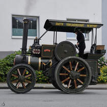 Der Dampftraktor  Lena  fährt im Juli 2019 durch Altenbeken.