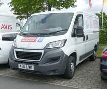 =Peugeot Boxer vom LUDO McGURK aus Großbritannien, steht auf dem Besucherparkplatz der Rettmobil 2019 in Fulda, 05-2019