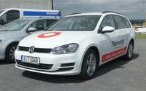 =VW Golf VII der Firma THERMONDO, steht auf dem Besucherparkplatz der Rettmobil 2019 in Fulda, 05-2019