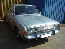 Ford Taunus P5 20M TS Hardtop Coupe im Farbton silber66, gebaut von 1964 bis 1967. Das 20M TS Hardtop Coupe war das Spitzenmodell der P5-Baureihe und schlug bei seiner Markteinführung mit einem Grundpreis von mindestens DM 9700,00 zu Buche. Dafür erhielt der Käufer ein elegantes Coupe mit einem V6-Motor, der aus einem Hubraum von 1998 cm³ Hubraum 90 PS leistet. Oldtimertreffen Industriemuseum Ennepetal am 04.08.2019.