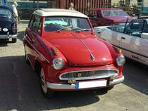 Lloyd Alexander TS Limousine, gebaut in Bremen von 1958 bis 1961. Mit dem Lloyd 600 erfolgte bei den Lloyd-Werken der Übergang vom Zweitaktmotor zum Viertaktmotor. Ab Juli 1957 hieß der LP600 dann  Alexander . Ab 1958 konnte der geneigte Käufer auch den starken  Alexander TS . Der Zweizylinderreihenmotor leistet 25 PS aus einem Hubraum von 596 cm³. Bei seiner Einführung kostete ein Lloyd Alexander TS DM 4330,00. Oldtimertreffen Industriemuseum Ennepetal am 04.08.2019.