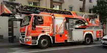 =Iveco 160E30 als DLK23/12 der Feuerwehr WIESBADEN bei einem Einsatz im Juni 2019