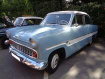 Ford Taunus G13 der vierten Serie. 1959 - 1962. Der im Volksmund  Streifentaunus  genannte G13, basierte auf dem bereits 1952 vorgestellten  Weltkugeltaunus . Lieferbar war dieses Modell mit zwei Vierzylinderreihenmotoren: 1172 cm³ Hubraum mit 38 PS oder 1498 cm³ mit 55 PS. Oldtimertreffen Industriemuseum Ennepetal am 04.08.2019.