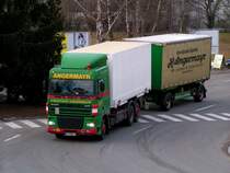 DAF-XF Hngerzug kehrt am Abend vom Sammelverkehr zum Firmenquartier zurck; 090304