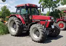 =Case 5150 steht bei der Traktorenaustellung der Fendt-Freunde Bad Bocklet im Juni 2019