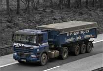 BHT (BAUSTOFF HANDEL TRANSPORT) HEITKEMPER: Von 3 Standorten im Ruhrgebiet und Mnster (Dortmund/Lnen und Borken)liefert das Unternehmen tglich bis zu 6000 Tonnen Schttgter. Als Baustoffgrohndler beliefert HEITKEMPER im 40 Tonnen-Sattelzug das Ruhrgebiet und das Mnsterland z.B mit Kalkstein- und Grauwackeschotter, Fllsand und Kies oder Mutterboden. Im Bild ein DAF CF85.410 ist in Richtung Dortmund unterwegs. (13.03.2009)