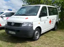 =VW T5 vom DRK Bereitschaft OBERKOCHEN, steht auf dem Parkplatz der Rettmobil 2019 in Fulda, 05-2019