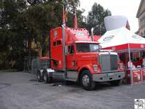 International 9300 Eagle Showtruck  Kr�ger Kaffee . 
Auf den internationalen Sambafestival in Coburg vom 13-15. Juli 2007 war die Firma Kr�ger mit diesen International und einen zur Showb�hne umbaubaubaren Auflieger zu Gast. Er war zwischen den Landestheater und den Josiasgarten zu finden. Die Aufnahme entstand am Freitag den 13. Juli 2007.