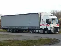 Renault Sattelzug aus Italien in Sassnitz am 24.02.2019