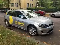 E-Golf, von z.Zt. 1500 Einheiten, des VW-Carsharing Anbieters We Share in Berlin. Die Daten des Auto: Motor, Elektro; Leistung 100kW/136PS bei 3000U/min; 1-Gang-Automatikgetriebe. Vmax 150km/h. Foto: 14.08.2019