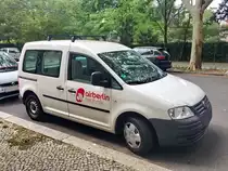 Fliegt nicht mehr, fährt aber noch... VW Caddy. Foto: Im Sommer 2019, Stadtgebiet Berlin