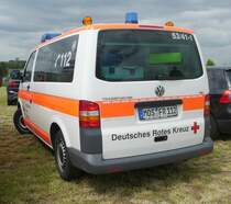 =VW T 5 des DRK OV SCHWARZACH, gesehen auf dem Parkplatz der Rettmobil 2019 in Fulda, 05-2019
