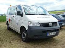 =VW T 5 vom DRK OV SALZKOTTEN, abgestellt auf dem Parkplatz der Rettmobil 2019 in Fulda, 05-2019