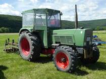 =Fendt Farmer 4 S, ausgestellt bei der Traktorenaustellung der Fendt-Freunde Bad Bocklet im Juni 2019