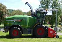 =Fendt-Feldhäcksler Katana 65, ausgestellt bei der Traktorenaustellung der Fendt-Freunde Bad Bocklet im Juni 2019
