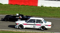 BMW 323i (1981), beim 47. AvD - Oldtimer Grand Prix, 9.-11. August 2019 / Nürburgring, Rennen4, Revival Deutsche Rennsport-Meisterschaft 1972 - 1981. Aufnahme 10.8.2019 von einer Zuschauer- Tribühne